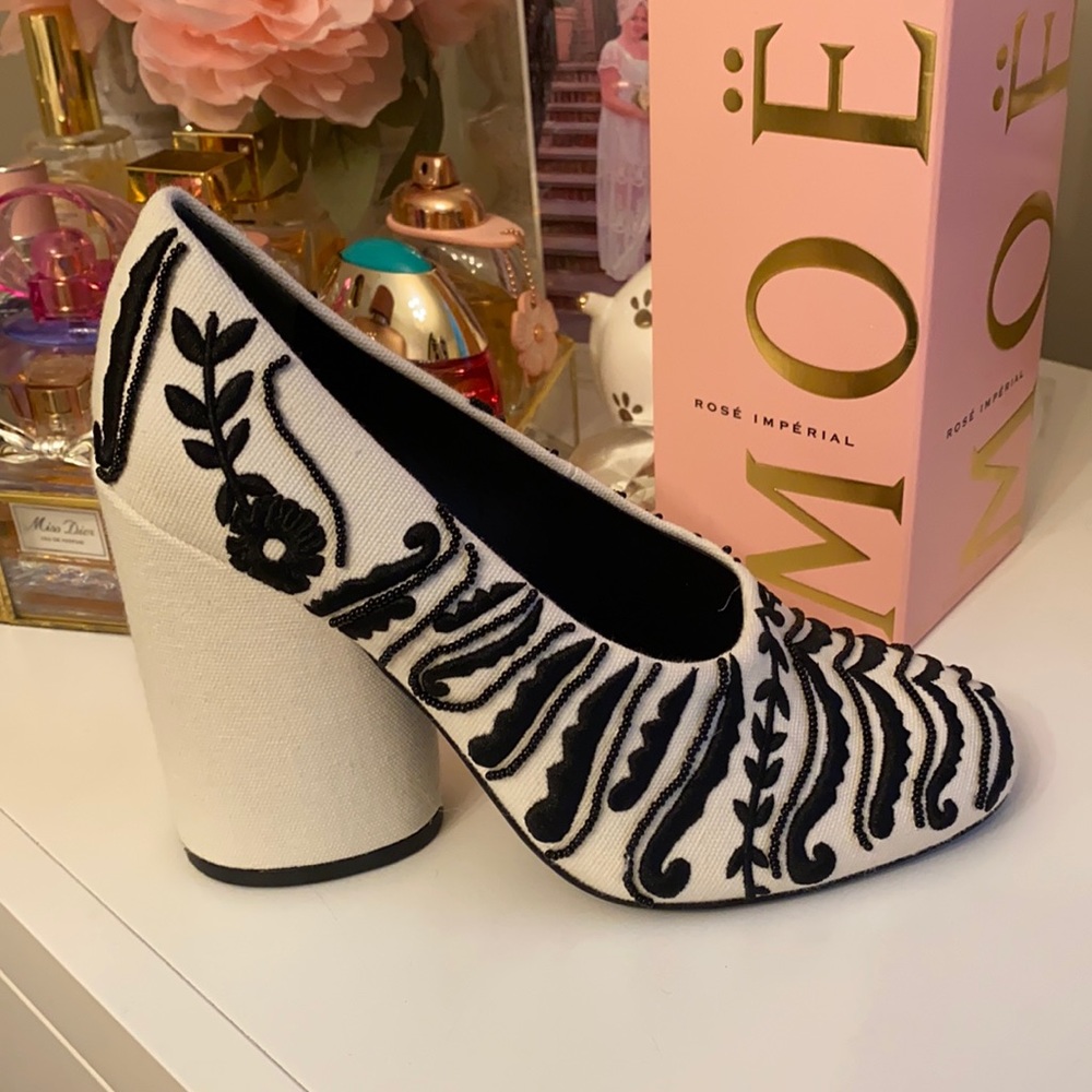 NWT Tory Burch Lucia heels size 8M